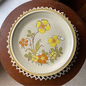 4 Vintage Japan Hearthside Sunshine Flowers Patterned Dinner Plates. EUC